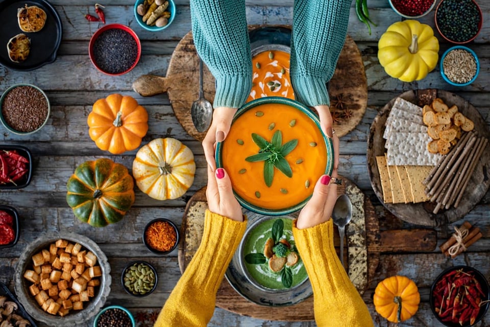 mujeres, verduras, sopa, vegetarianos, comida navideña