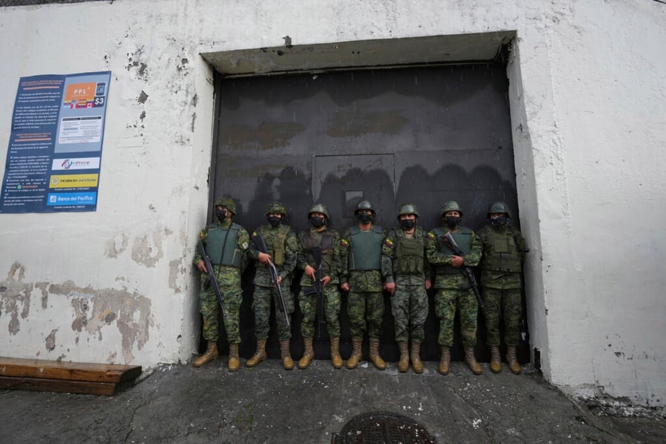 Resultan diez presos muertos tras ‘sangrienta’ riña en cárcel de Quito (FOTOS)