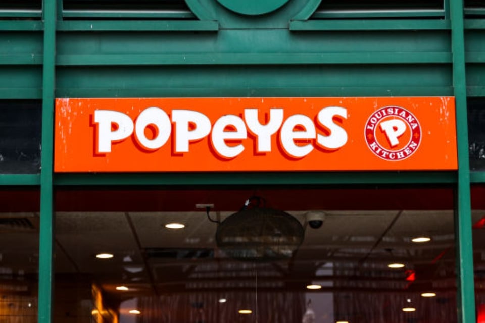 Tiroteo afuera de Popeyes en Baltimore deja saldo mortal y heridos (FOTOS)