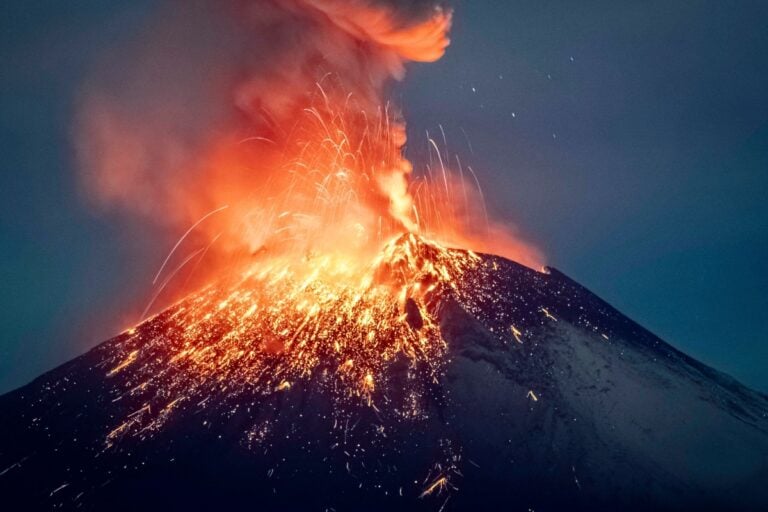 ¡Sigue la alerta en México! Ante actividad de Popocatépetl suspenden clases