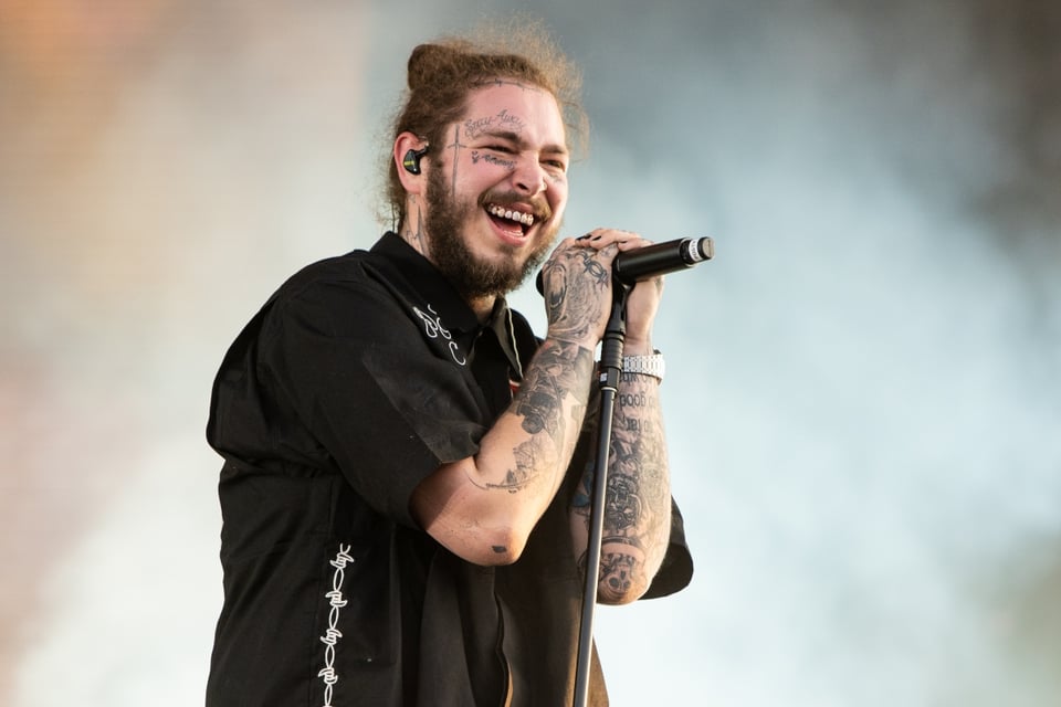 Singer Post Malone takes a spectacular fall onstage (VIDEO)