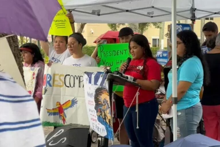 ÚLTIMA HORA: Protestan para exigir a Biden proteger a inmigrantes de DeSantis