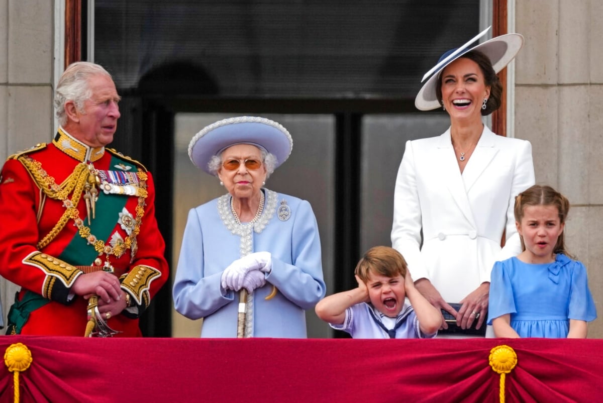 Donald Trump reina Isabel