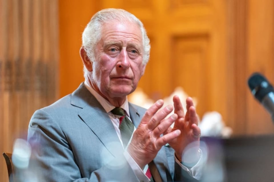El Rey Carlos le da el peor castigo al príncipe Harry; lo despoja de titulo militar