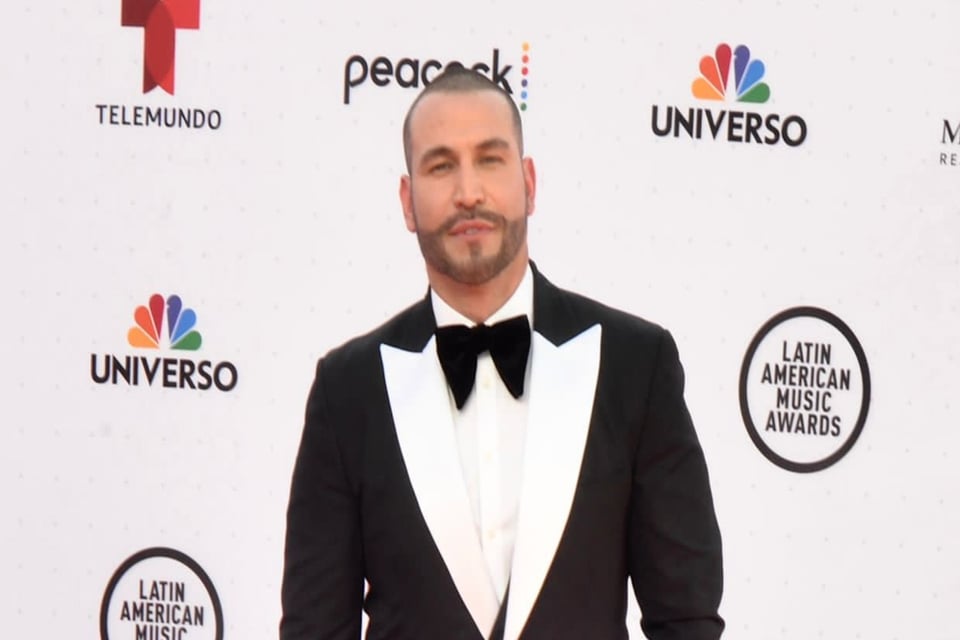 unrecognizable photos Rafael Amaya, photographs, image, publication, MundoNOW