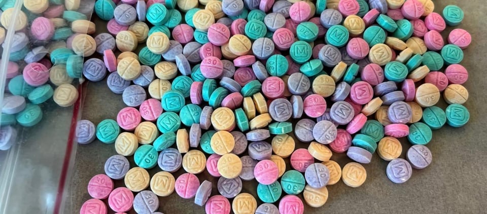 ¿Qué es el Rainbow fentanyl o Fentanilo Rainbow?