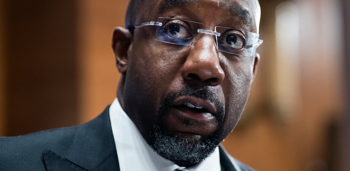 Inmigrantes ‘estallan’ ante las críticas del senador Raphael Warnock