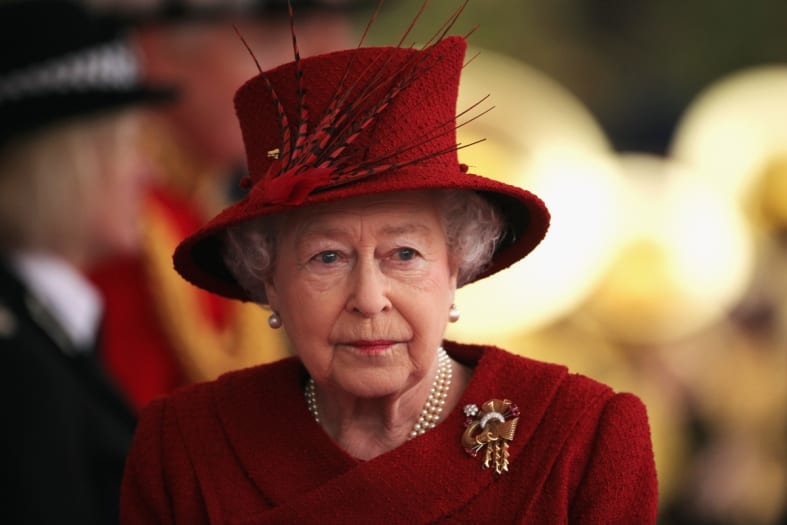Queen Elizabeth II appears in the sky: Photos capture incredible cloud formation!