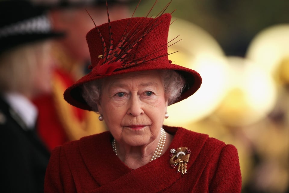 La reina Isabel III hizo una ‘aparición’ en el cielo, captan nube con su forma featured image