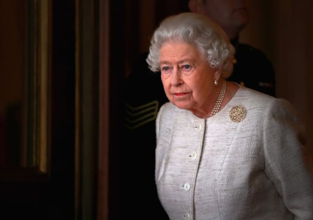 Irlandeses celebran la muerte de la Reina Isabel II (VIDEO)
