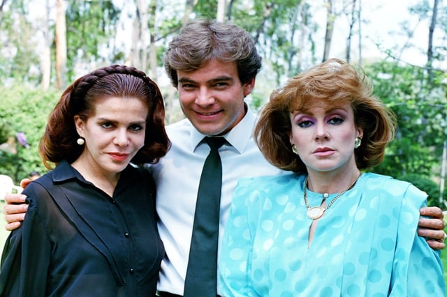 ¿Quién era Renata Flores y de qué murió?
