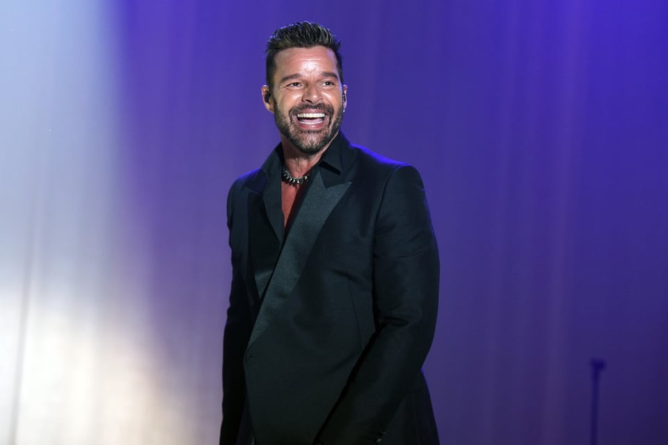 Ricky Martín ‘presume’ sus pasos de Zamba y termina ‘humillado’ por la gente (VIDEO) featured image