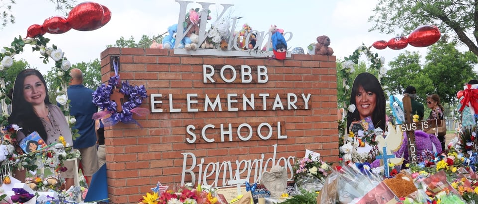 USCIS da buena noticia a indocumentados afectados por tragedia en Uvalde