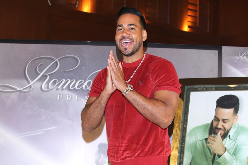 Romeo Santos, hospitalized, heart attack, MundoNOW, hospital