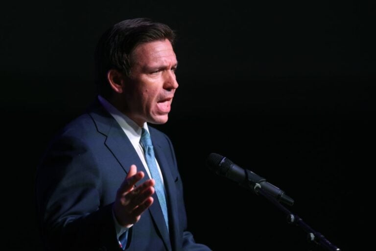 Gobernador DeSantis enviará efectivos de Florida a Texas para seguridad fronteriza