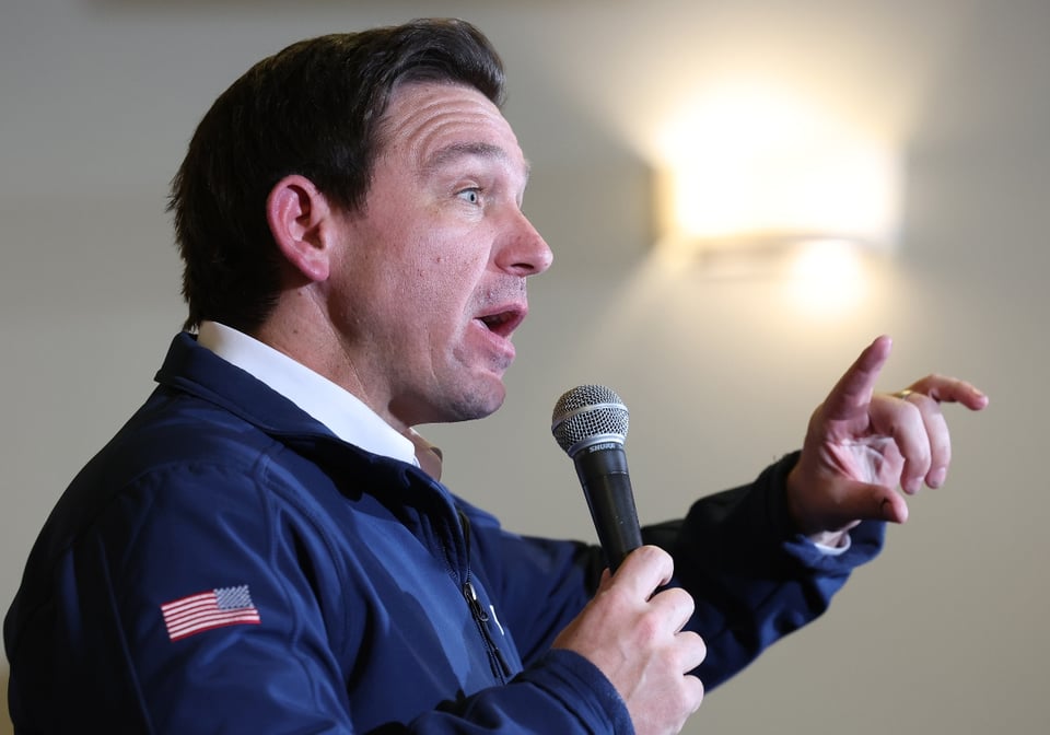 DeSantis anuncia el nuevo ‘Depósito de deportación’ en prisión abandonada en Florida featured image