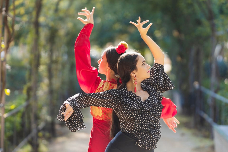 flamenco, Spanish dresses, flamenco fashion, Music, MundoNOW