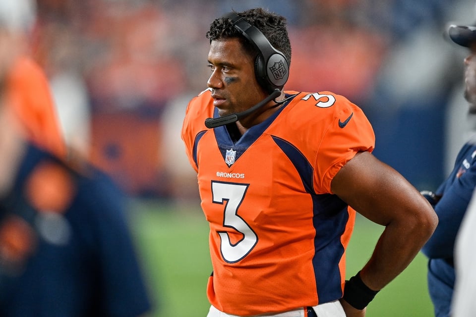 Russell Wilson firma nuevo millonario contrato con Broncos