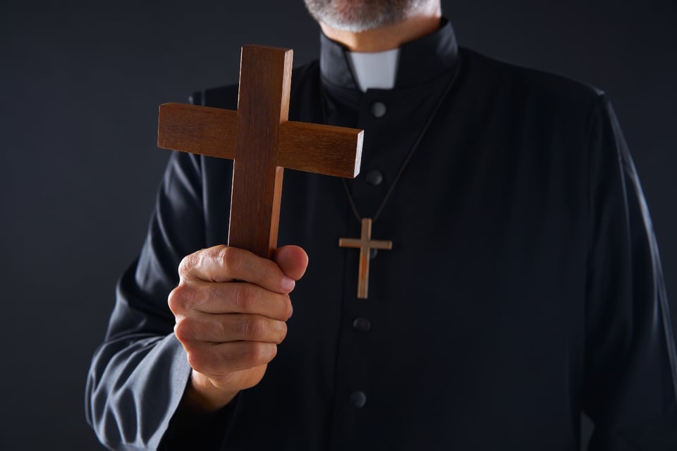 Consejos de un exorcista para alejar a los malos espíritus