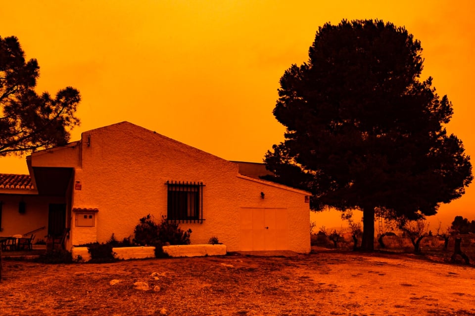 ¿El fin de los tiempos? Polvo del Sahara cubre gran parte de Europa y emiten alerta featured image