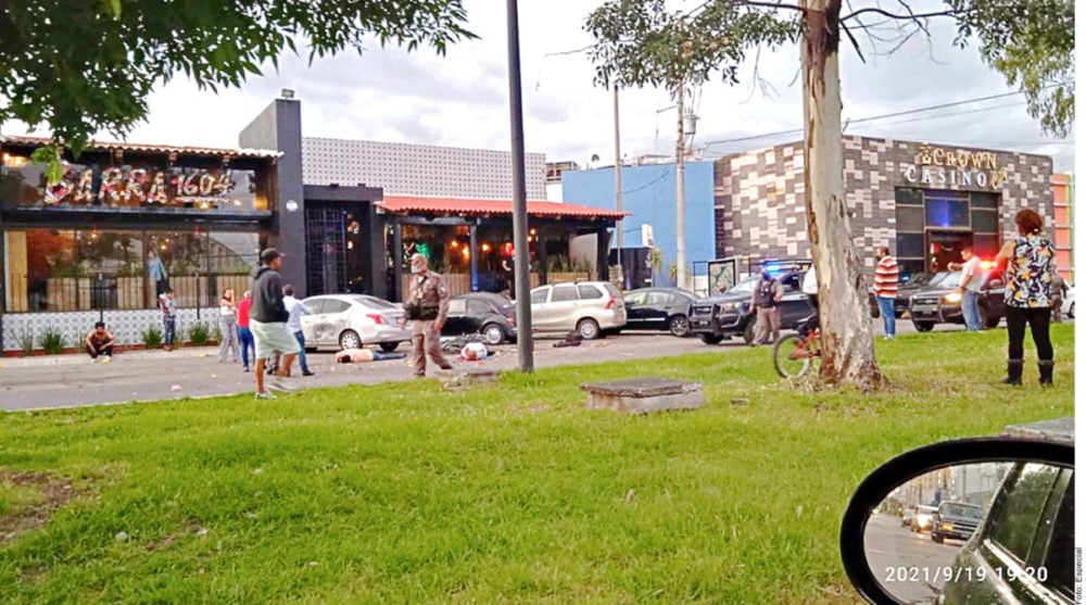 Bomba en forma de regalo explota en restaurante mexicano y mata a dos personas (FOTO Y VIDEOS)