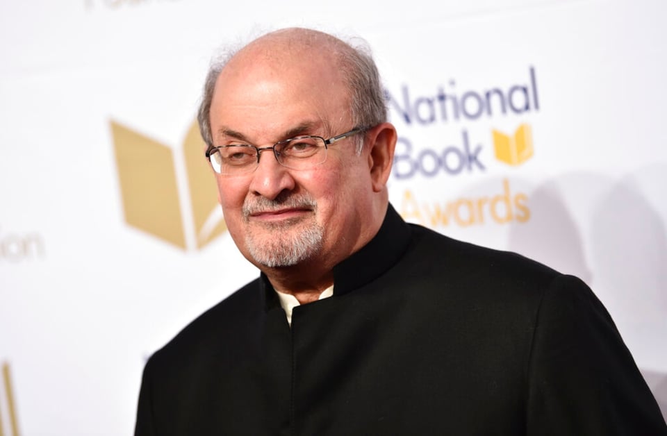 ¿Quién es Salman Rushdie y por qué lo apuñalaron?