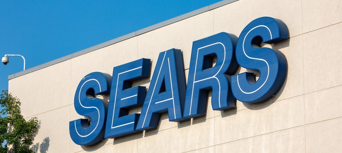 Hombre asesina a 2 personas dentro de Sears y después se suicida
