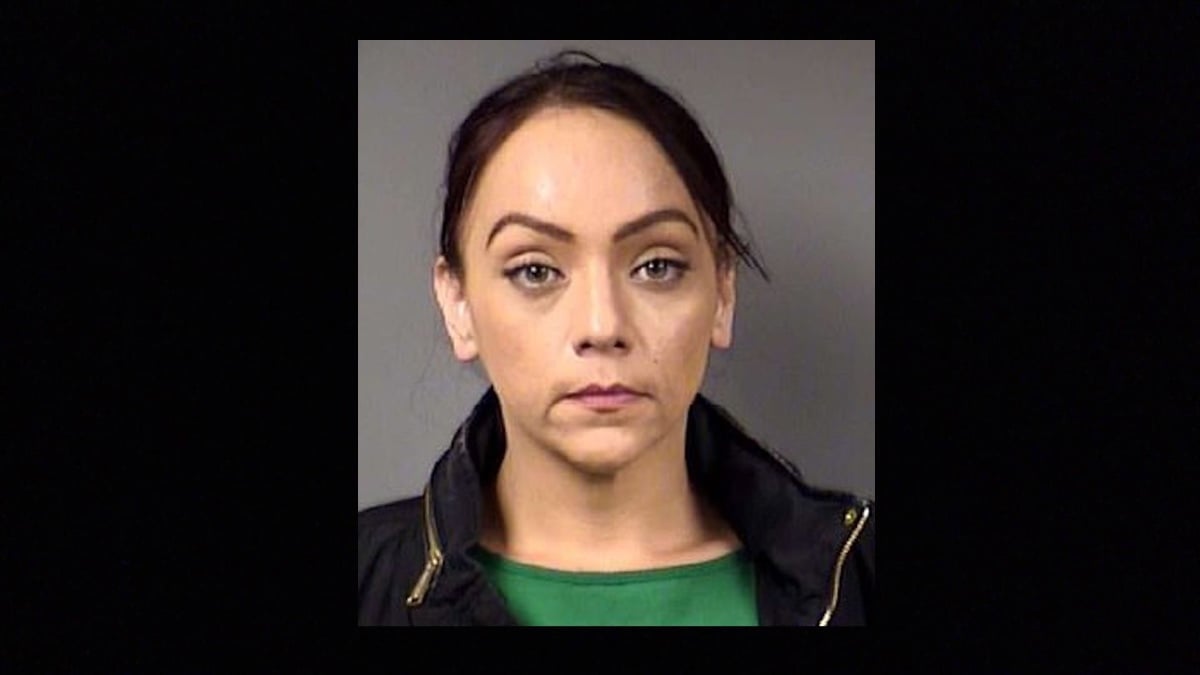Priscilla Ann Salais fue detenida en Texas acusada de dos cargos de exponer al peligro a dos niños a los que golpeó y amarró con cinta.