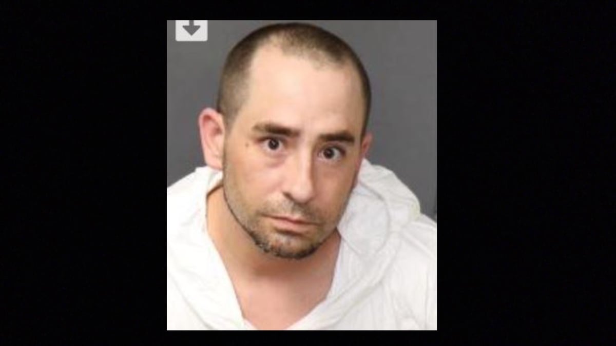 Giovanni Salazar fue detenido en Albuquerque, Nuevo México, acusado del asesinato a balazos de su padre Eddie Salazar en medio de una pelea familiar.