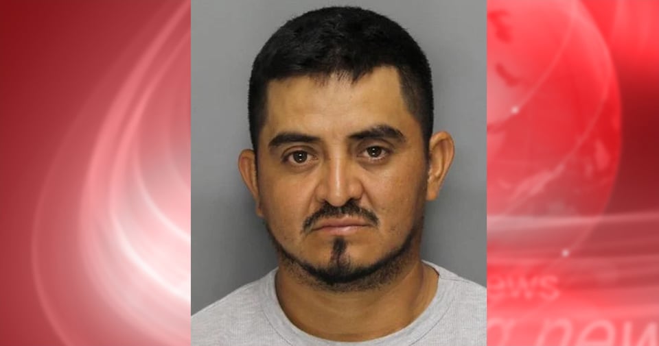 Crónica: Asesinan a su ‘roommate’ mientras dormía en el sofá featured image