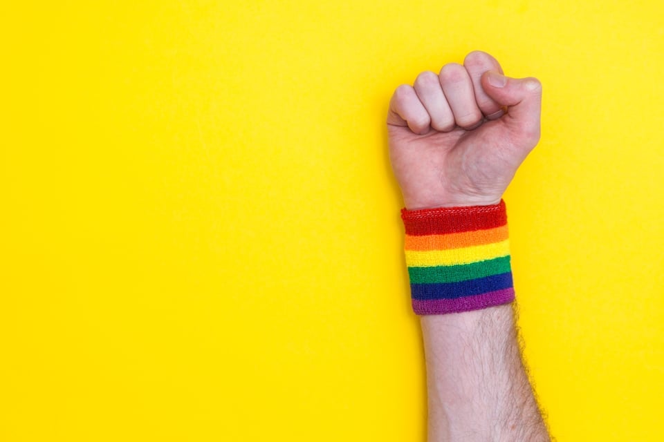 Sarah Ashton-Cirillo, LGBTQ Nation, Médico de combate, Ucrania, MundoNOW