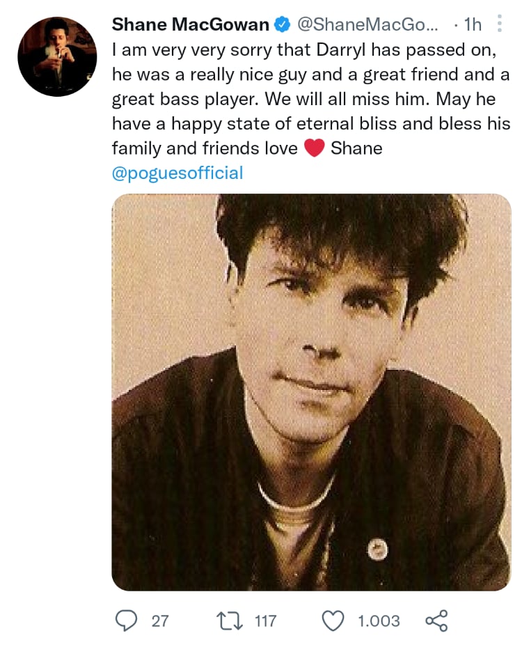 Despiden con sentido mensaje al legendario bajista de 'The Pogues'