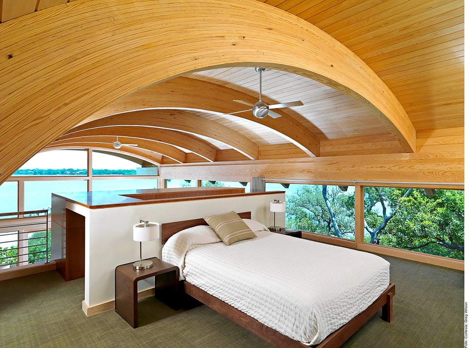 Seducción orgánica: la casa con el techo curvo de madera