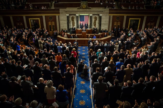 Senado de EE.UU. rechaza resolución de guerra Trump