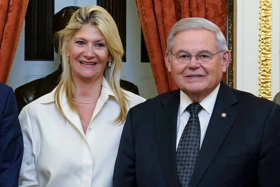 El senador Menendez y su esposa están siendo acusados de soborno