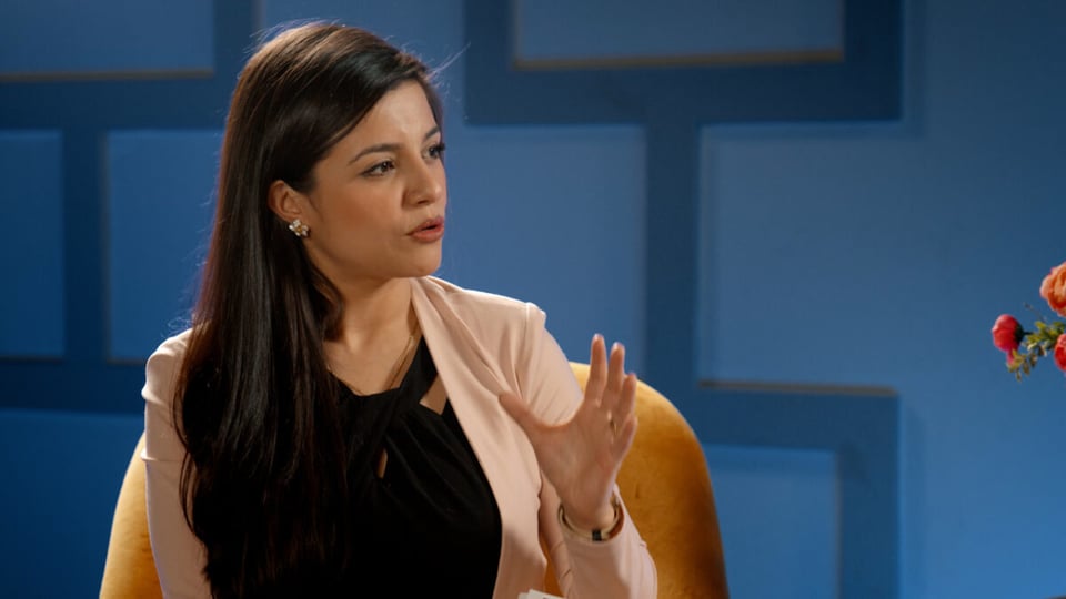moderadora,entrevista,crianza,preguntas,madre
