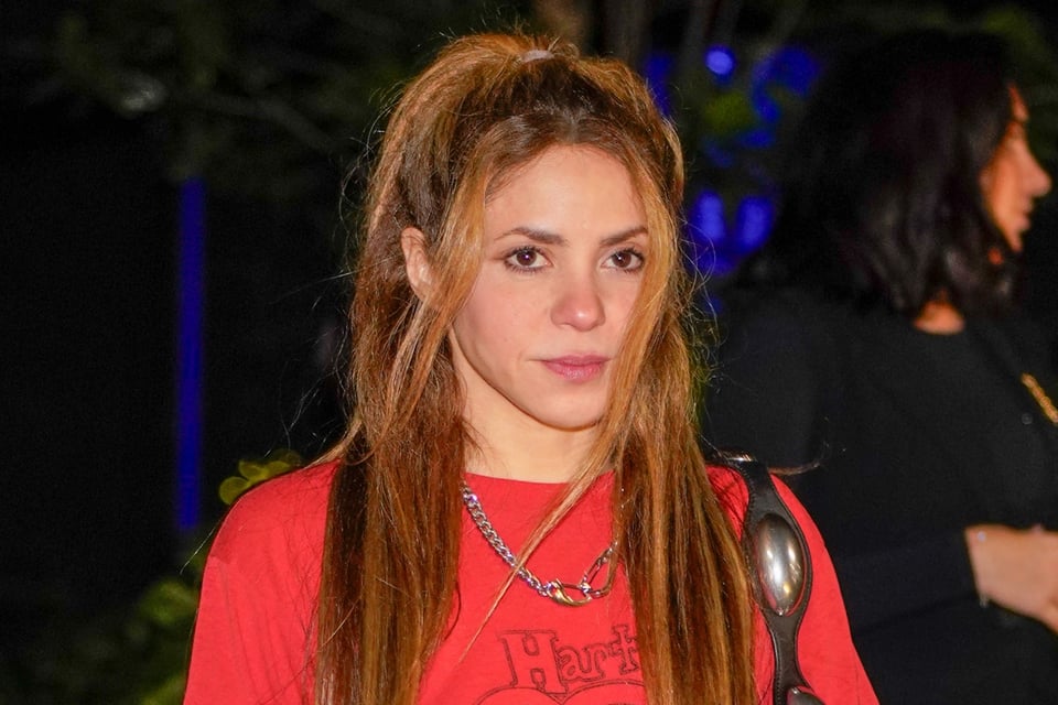 Las Mujeres Ya No Lloran, Shakira's new album, MundoNOW