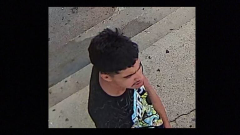 Joven hispano es buscado por su relación con un homicidio a balazos (FOTOS)