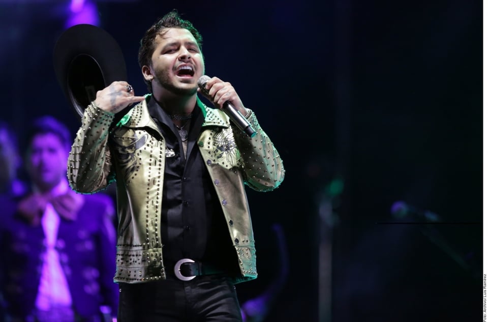 ¡Confirman que Christian Nodal y Cazzu sí son novios!