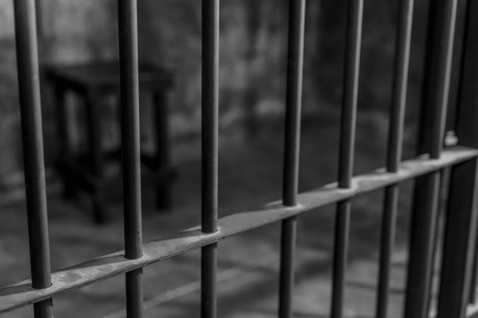 Prison, Scams, Confinement, Simon Levy, Podcast