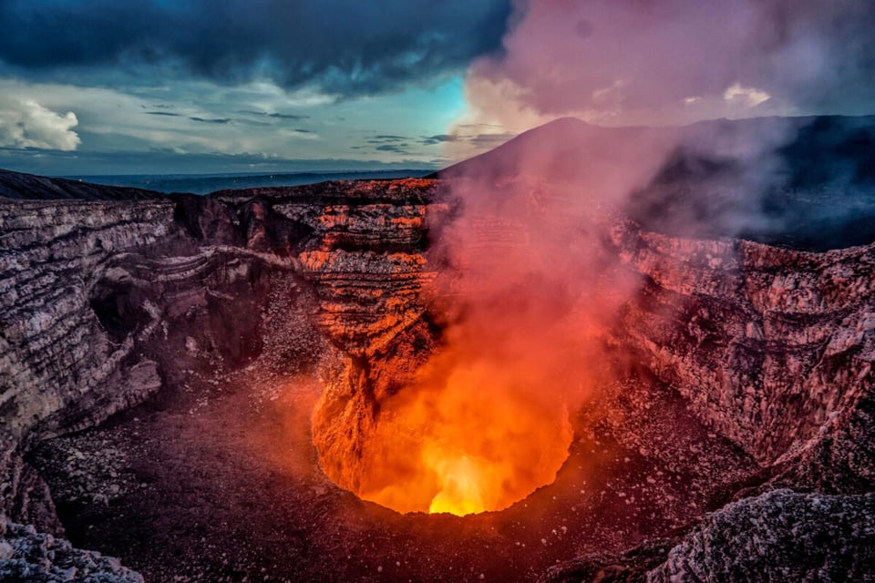Interior de volcán