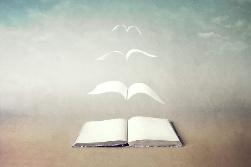 Libro abierto, Páginas de libro volando, Alas, MundoNow, Podcast
