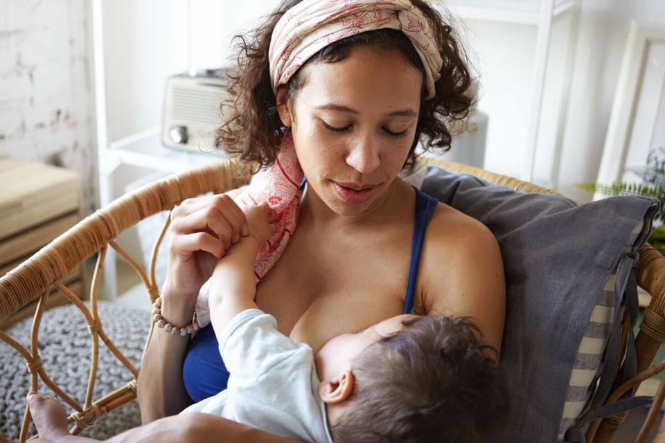 Breastfeeding woman, Baby, Childhood, MundoNow, Podcast