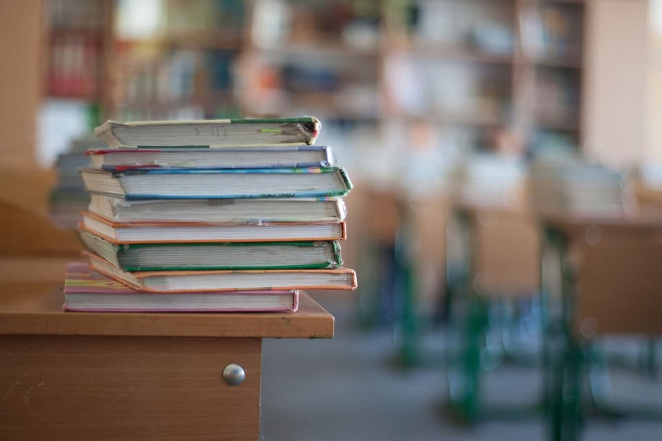 Libros, Mesa, Cole, MundoNow, Intelecto