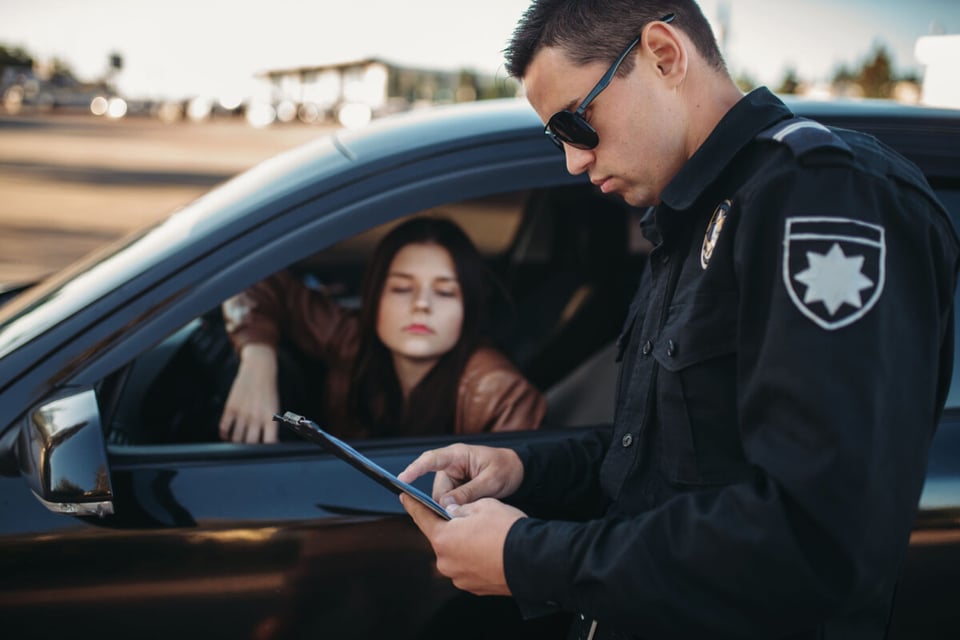 Policía, Multa, Carro, MundoNow, Podcast