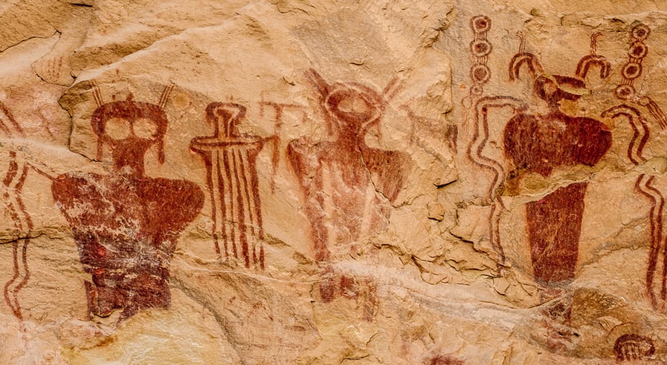 Draws of aliens in paintings from ancient cultures