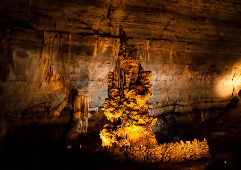 Grotto, Tragedy, Woman, MundoNow, Podcast