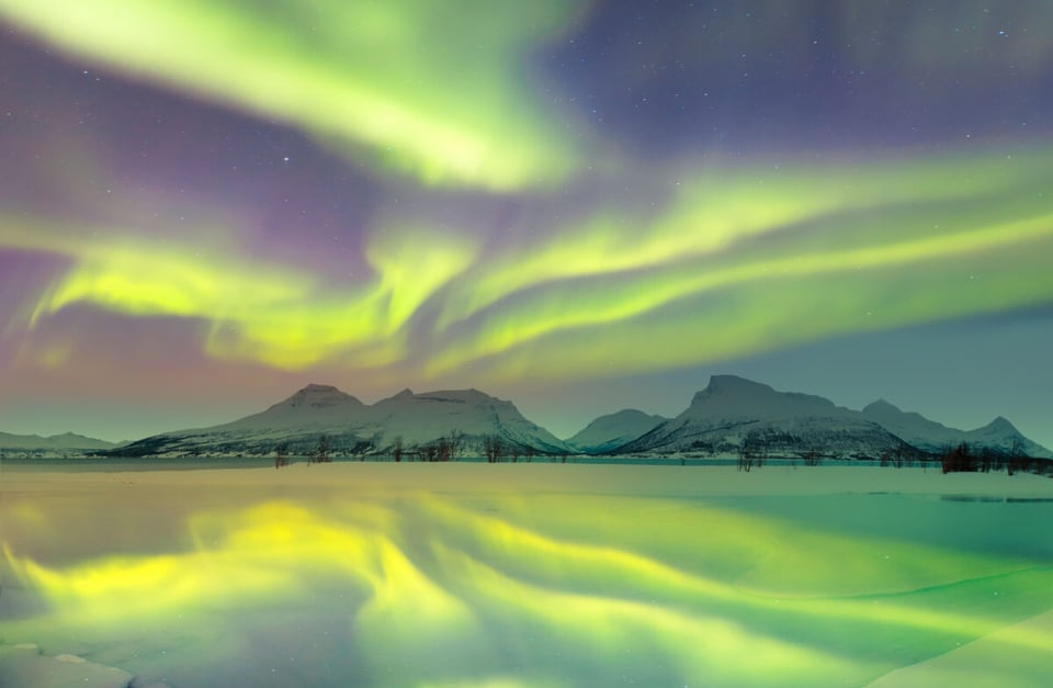Lights in the sky, Greenery, Mountains, MundoNow, Podcast