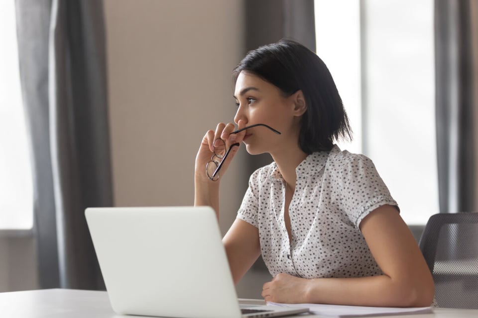 Woman, Thinking, Computer, MundoNow, Podcast