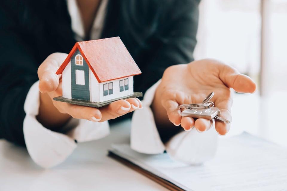Small house, Keys, Job, MundoNow, Podcast